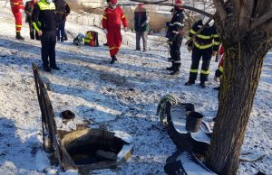 Cadavrul unui bătrân din Argeș, găsit într-o fântână îngustă