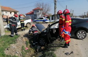 Încă un accident în Argeș. Doi oameni sunt răniți după ce două mașini au intrat în coliziune