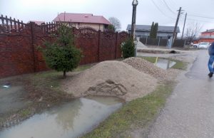 Dan Stroe: „Primăria a intervenit toată noaptea cu autospeciala din dotarea SVSU pentru a scoate apa din curți”