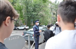 Sute de polițiști și jandarmi, cu ochii pe școlile din Argeș. Cum se desfășoară cursurile în județ