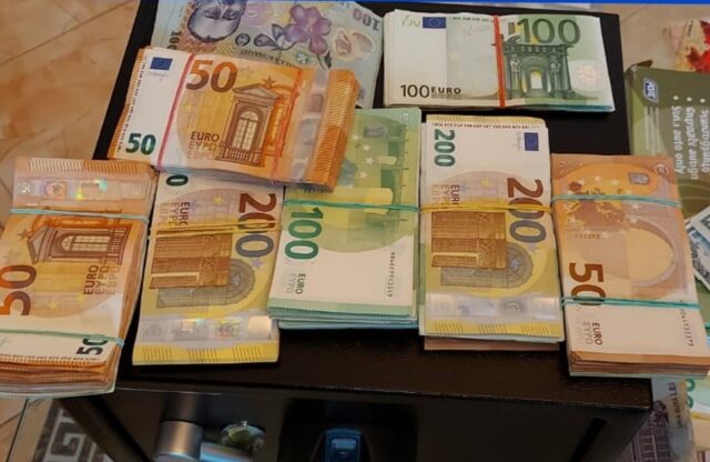 politie dolari si lei FB