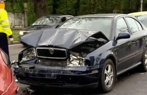 Tamponare în lanț, cu 4 mașini implicate, pe DN 65. Traficul rutier este blocat