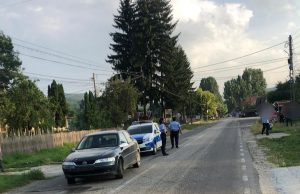 Un căruțaș a fost grav rănit după ce atelajul în care se afla a fost izbit de o mașină