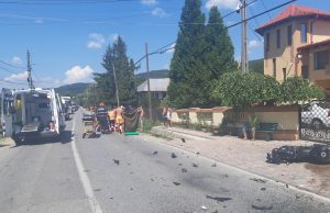 UPDATE: Accident între două autoturisme și o motocicletă