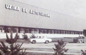 Dacia a împlinit 53 de ani. „Nu cred că este român care să nu aibă vreo amintire cu această maşină”