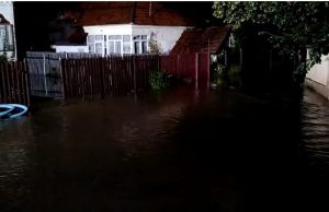 ARGEȘ: Ajutoare de urgență pentru sprijinirea familiilor afectate de inundații