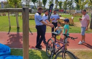 Copiii din Brașov vor învăța, pe bani europeni, regulile de circulație cu bicicleta Foto (descriptiv) Facebook Poliția Română