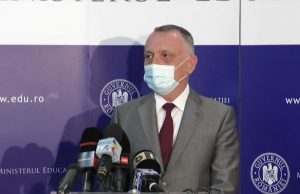 Ministrul Educației a calificat drept ilegală suspendarea testării rapide a elevilor în a 8-a zi, decisă printr-o simplă adresă emisă de Ministerul Sănătății