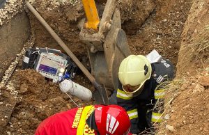 Muncitor prins sub un mal de pământ, extras de pompieri