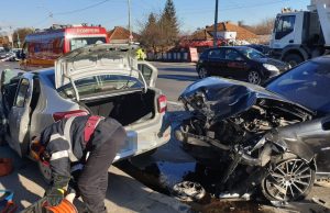 Grav accident în Pitești. O șoferiță de 25 de ani a fost scoasă cu descarcerarea în stop cardio-respirator Accidentul a avut loc în Pitesti. FOTO: ISU ARGEȘ