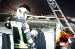 VIDEO Un bărbat s-a ales cu arsuri pe 80% din suprafața corpului, din cauza unei țigări care i-a aprins casa Foto: ISU ARGEȘ