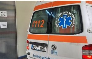 Manevre de resuscitare pentru un bărbat grav rănit. Căruța în care se afla s-a răsturnat Foto (descriptiv): SJU PITESTI
