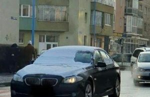 Ce pățesc șoferii care circulă cu parbrizul, luneta sau geamurile laterale murdare sau acoperite cu zăpadă. Anunțul făcut sâmbătă de Poliția Română
