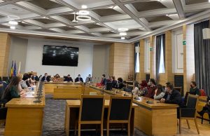 Cei 29 de directori de grădinițe, școli și licee din Pitești validați prin concurs au semnat contractele de management