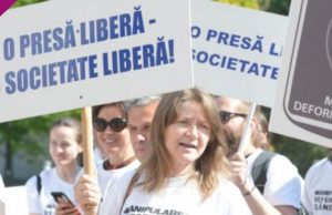 Presa liberă din Republica Moldova, trebuie să aleagă: dacă spune adevărul despre război, riscă să piardă publicitatea Jurnaliști din Republica Moldova și reprezentanți ai organizațiilor de media, de Zilele Libertății Presei, 3 mai 2018 / Sursa foto: ea.md