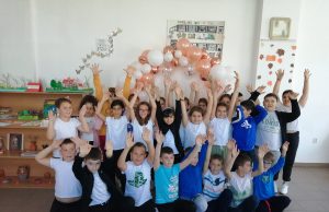 TOPOLOVENI: Ziua Copilului, sărbătorită în avans la Biblioteca Orășenească. Să nu uităm să ne bucurăm de lucrurile mici, care contează cu adevărat” Foto: Facebook Biblioteca Oraseneasca Topoloveni