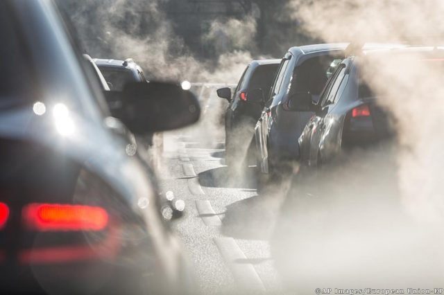 Conform regulilor în vigoare, mașinile noi nu trebuie să emită în medie mai mult de 95 g CO2/km până în 2021. ©APimages/European Union-EP