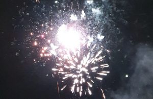VIDEO Foc de artificii spectaculos, sâmbără seara, la finalul Rock ‘N Ride Fest – ediția a III-a. Distracția continuă încă o săptămână, de Zilele Orașului Mioveni