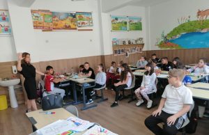 150 de elevi din Mioveni au învațat cum să aibă un stil de viață sănătos, bazat pe o alimentație echilibrată și sănătoasă FOTO: Primăria Mioveni