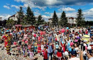 Explozie de bucurie, de 1 Iunie, la Mioveni. Primarul Ion Georgescu: „Este un bun moment să reflectăm asupra viitorului copiilor noștri prin prisma acțiunilor noastre din prezent”