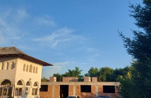 Ștefănești: Dispută pe împărțirea banilor între lăcașele de cult. Mofturi și lucrări stringente, puse pe picior de egalitate Un șantier în lucru care merita sprijinit , spune Sebastian Florescu