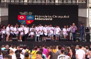 VIDEO A fost deschisă oficial Ziua Majoratului la Mioveni. Sâmbătă seara e distracție în forță, cu Matteo și Feli, la Zilele Orașului. Senzațiile culinare orientale aduse de Istanbul Street Food Festival, printre provocările weekendului