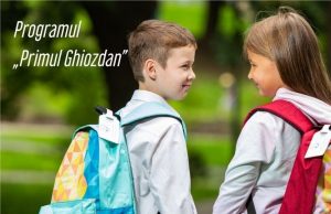 Mioveni: Elevii din clasele pregătitoare vor primi câte un ghiozdan plin cu rechizite Foto: Facebook Primaria Mioveni