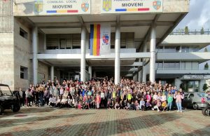 MIOVENI: Reușită a campaniei de ecologizare. Spiritul civic a învins ploaia. Cine s-a alăturat campaniei