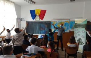 În atenția elevilor din Poiana Lacului și a părinților acestora: Vineri este ultima zi de depunere a dosarelor pentru acordarea burselor