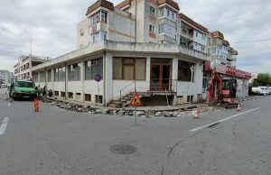 MIOVENI: Operațiuni de frezare a carosabilului, în vederea înlocuirii cu un nou covor asfaltic, pe Strada Stadionului