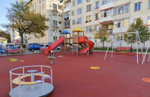 Mioveni: Încă un loc de joacă reabilitat complet Mioveni - loc de joacă reabilitat Sursă foto Facebook Ion Georgescu