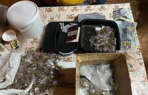 Percheziții la persoane bănuite de trafic de droguri Percheziții trafic de droguri Foto IPJ Argeș