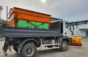 Comuna Bradu s-a pregătit de iarnă. Ce stocuri de material antiderapant au fost achiziționate