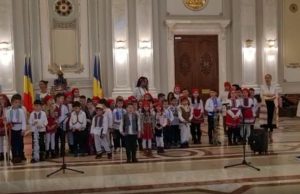 Talentații copii de la Școala Gimnazială „Ion Minulescu” din Pitești au dus colindele lor emoționante la Palatul Parlamentului VIDEO