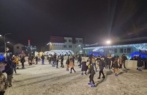 Seri magice și zile de poveste pe patinoarul din Bradu