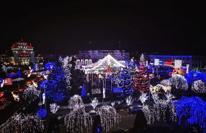 Mioveniul intră în spiritul sărbătorilor de iarnă. Orașul va fi inundat diseară de lumină si culoare