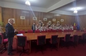 Primăria Topoloveni a primit colindători. Gheorghiță Boțârcă: „Sarbători binecuvântate!”