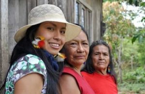 Extraordinara poveste a poporului shuar, spusă de Nua, prima femeie diplomat Ligia Fanny Utitiaj Ankuash -Nua- este prima femeie din istoria indienilor shuar din Amazonia Ecuatorială intrată în diplomație Sursă foto presshub.ro