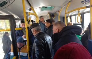 De ce Ștefăneștiul n-a fost inclus în transportul metropolitan. „Domnul primar nu vrea să-i supere pe operatorii maxi-taxi”, spun consilierii locali liberali