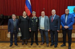 Unul dintre procurorii militari care a clasat dosarul Revoluției și un avocat din dosarul Caracal, în poza cu Șoșoacă de la Ambasada Rusiei Poza Sosoaca Rusia Sursă foto Facebook Ambasada Rusiei la București