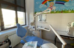 Echipamente stomatologie de ultimă generație, pentru elevii și preșcolarii din Mioveni Echipamente stomatologice Mioveni Sursă foto Facebook Primăria Orașului Mioveni
