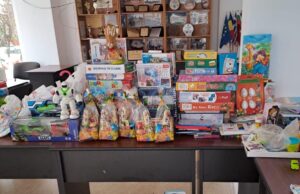 MIOVENI: Campania umanitară „Venim în casa ta de Paște!” a adus un strop de bucurie pentru zeci de familii Venim în casa ta de Paște Sursă foto Facebook Centrul Cultural Mioveni