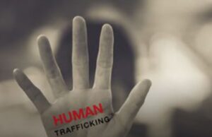 Li s-a promis că merg la cules de banane în Polonia. Au ajuns într-o rețea de cerșit