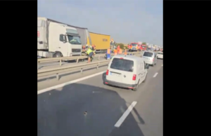 VIDEO Cinci persoane și-au pierdut viața după ce un microbuz a fost strivit între două TIR-uri, pe A1. „Aș fi mai atent dacă aș mai avea o șansă”