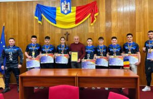 Primaria Orașului Topoloveni i-a felicitat pe sportivii care au adus orașului 7 medalii la Campionatul Național de Freestyle Kickboxing