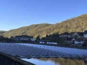 Prima centrală fotovoltaică plutitoare din România, realizată cu granturi norvegiene Prima centrală fotovoltaică plutitoare din România