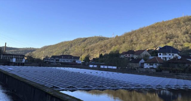Prima centrală fotovoltaică plutitoare din România