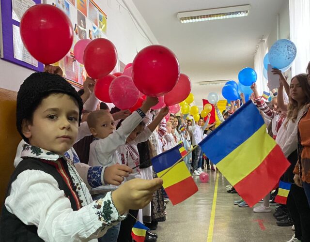 Scoala Gimnaziala Poiana Lacului2
