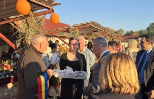 Ambasadorul Republicii Tunisia, impresionat de tradițiile puse în valoare la Topoloveni