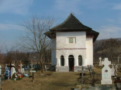 Biserica Inuri „Sf. Arhanghel Mihail și Gavril” – monument istoric ce datează din anul 1706 – promovată de Primăria Topoloveni